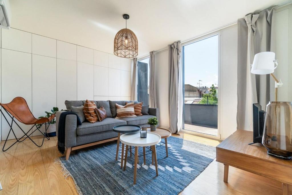 Modern 1 Bedroom Lisbon Apartment with Balcony , 1150-101 Lisbonne