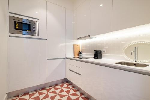 Modern 1BDR in Downtown Lisbon by LovelyStay
