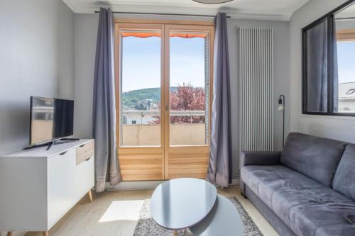 Modern 1br with terrace and a breathtaking view in Annecy