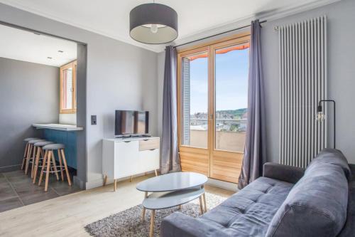 Modern 1br with terrace and a breathtaking view in Annecy