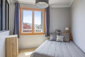 Modern 1br with terrace and a breathtaking view in Annecy