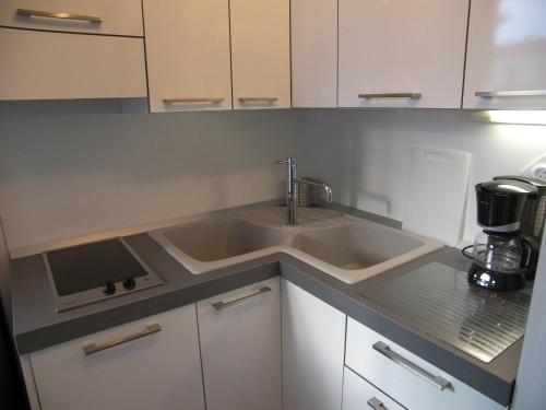 Modern 2 Bd Next To Rue Dantibes