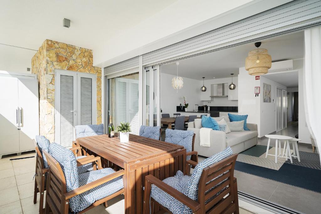 Modern 2 Bed Apartment - Albufeira - Roof Top Pool Travessa Leonardo Coimbra, Bloco A, Lote 3, RCA, 8200-112 Albufeira