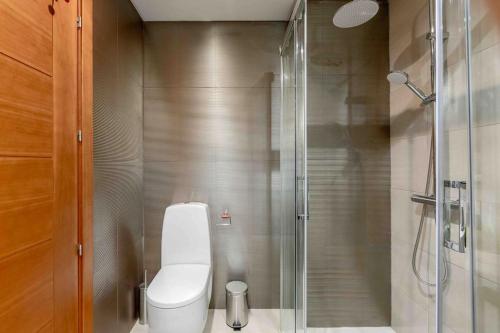 Modern 2-bedroom apartment 15 min from city center