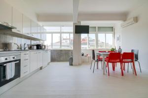 Modern 2 Bedroom Apartment with views in Lisbon