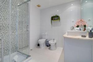 Modern 2 Bedroom Apartment with views in Lisbon