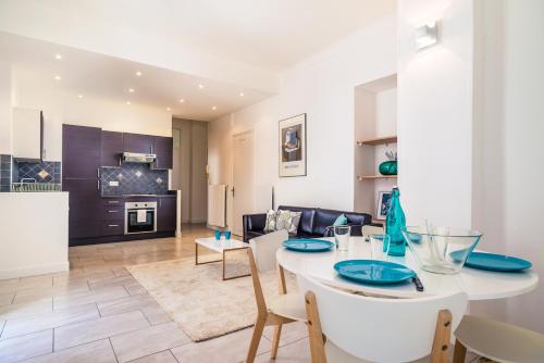Modern 2-bedroom City Center Apartment