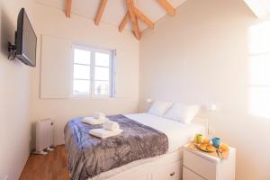Modern 2BR Duplex Downtown by Art District by LovelyStay