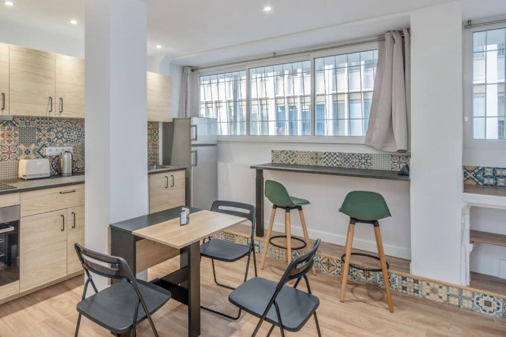 Modern and design flat at the heart of Toulon close to the port - Welkeys 18 rue Henri Seillon, 83000 Toulon