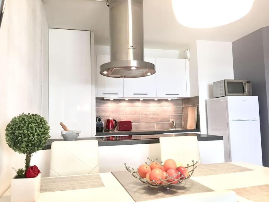 Modern and peaceful flat with terrace and parking 28 Boulevard de l'Armée des Alpes, 06300 Nice