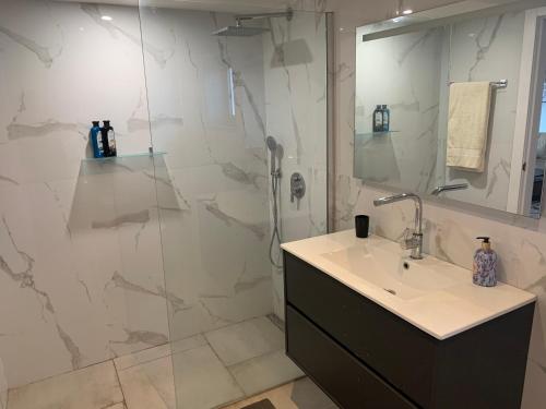 Modern apartment ideally located