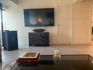 Modern apartment ideally located