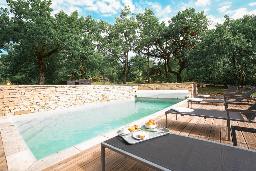 Modern apartment ideally located
