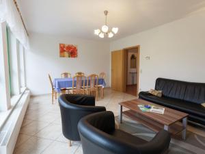 Modern Apartment in Reinhardtsdorf Sch na near Ski Slopes