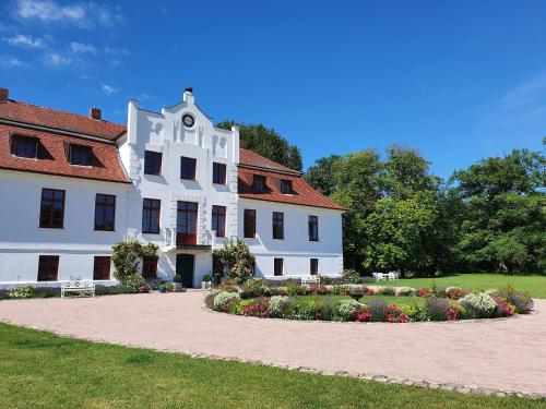 Modern Apartment in Satow with Garden