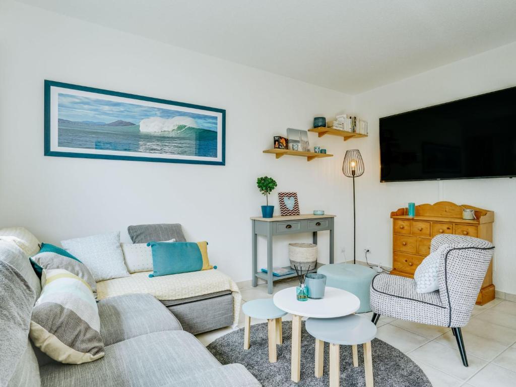 Modern apartment with sunny south facing terrace