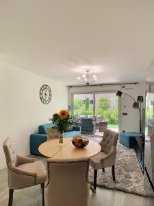 Modern apartment with swimming pool in residence Cannes Palm Beach