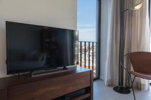 Modern Apartment with View near Castelo de São Jorge