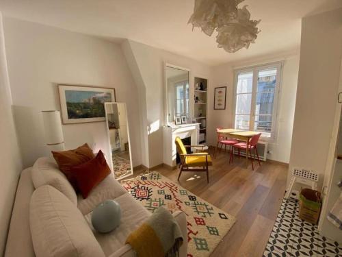 Modern Appartement w/ Tour Eiffel View in the 7th