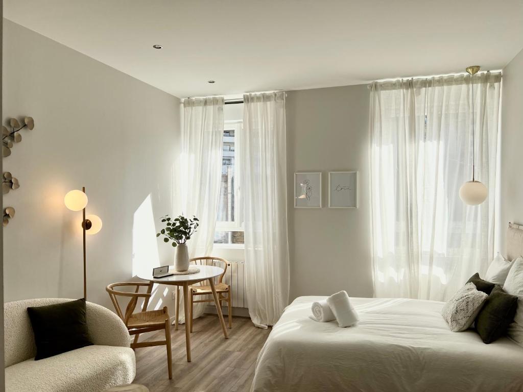 Modern appartment & Pool & seaview in St Tropez