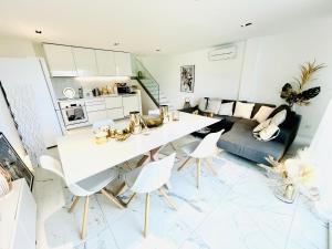 Modern appartment & Pool & seaview in St Tropez
