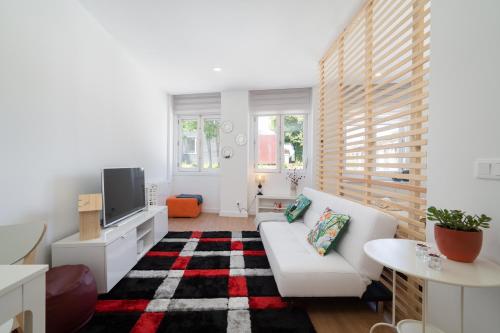 Modern Bright Studio by Host Wise