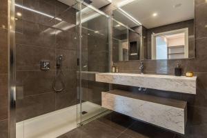 Modern & Charming Apartment W/Pool by LovelyStay