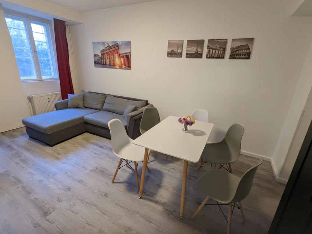 Appartement Modern City Apt, New and Exclusive, Fast Wifi, TV 17 Rheinsteinstraße 10318 Berlin