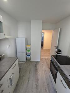 Modern City Apt, New and Exclusive, Fast Wifi, TV
