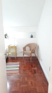Modern Cosy Flat with Terrace in Campo de Ourique.