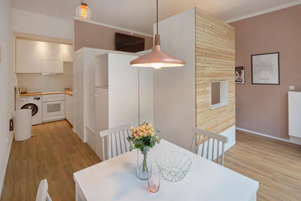 Modern Design Apartment Ueckermünder Straße, 10439 Berlin