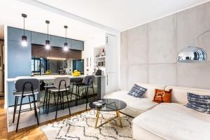 Modern & Design Loft-Style Apartment in Paris 16th