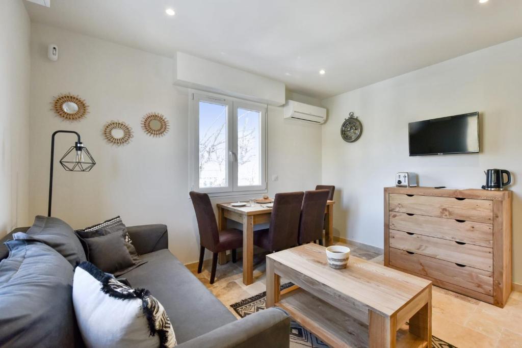 Modern flat 3 min to the beach close to Marineland Antibes - Welkeys Impasse de la Brague, apt San Marco, 06600 Antibes
