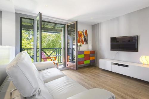 Modern flat with three balconies in Biarritz - Welkeys