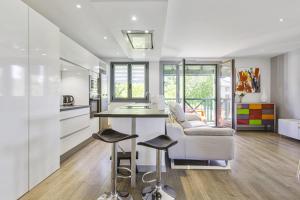 Modern flat with three balconies in Biarritz - Welkeys
