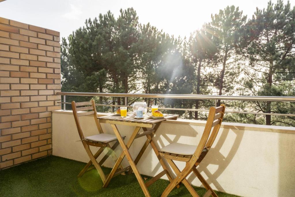 Modern Gaia with Balcony by Homing Canidelo