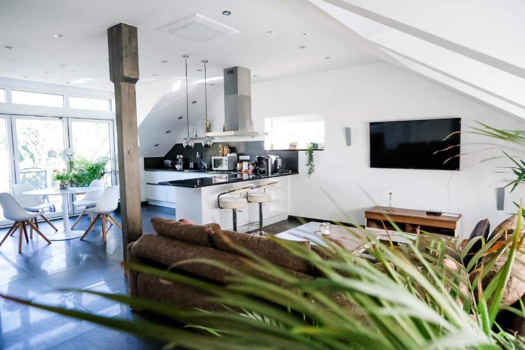 Appartement Modern Loft/Apartment near Bonn DTAG/DHL/UN Bergstraße 61 53639 Königswinter