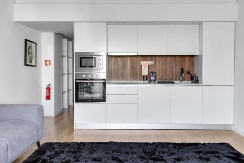 Modern & Luminous Apartment in Monte Estoril