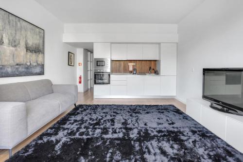 Modern & Luminous Apartment in Monte Estoril