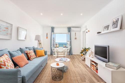 Modern ocean view apt 2 min walk to beach