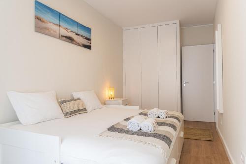 MODERN PILAR APARTMENT by HOMING