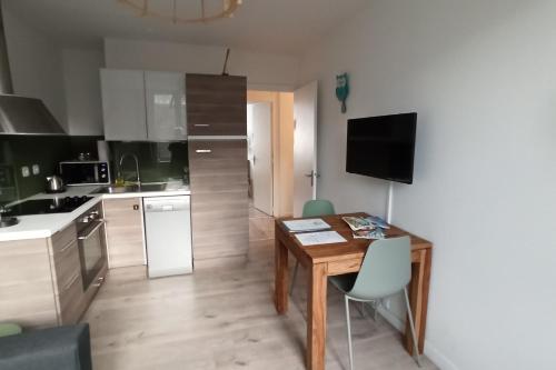 Modern studio 10 minutes from the BEACH