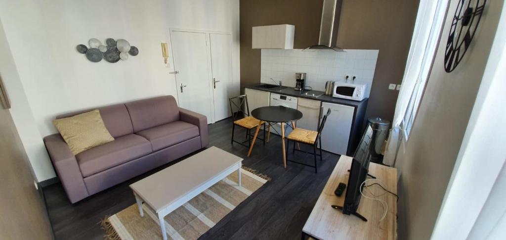 Modern studio CENTRE-VILLE D'AVIGNON 41 place de la principale, 84000 Avignon