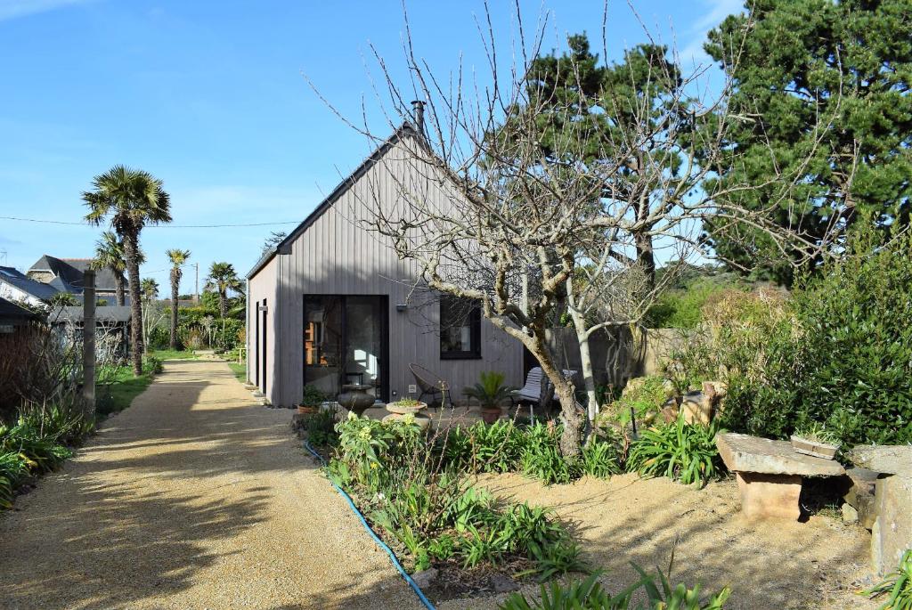 Modern studio fully Renovated