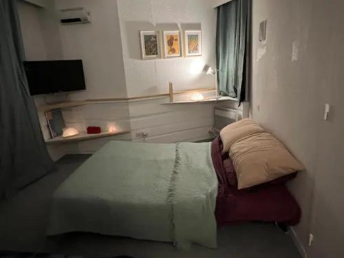 Modern studio in the heart of the station 1650