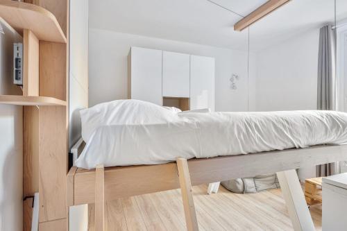 Modern studio on courtyard in the heart of the 13th district - Welkeys