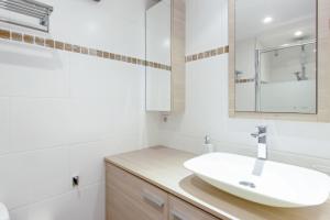 Modern studio with sea view on the Basque coast in Biarritz - Welkeys