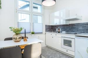 Modern & Stylish for 4: Kitchen
