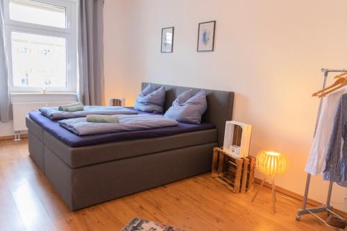 Modern-TOP City Lage -5 min - HBhf Netflix Küche Boxspringbett 2m x 2m bis 4 Pers