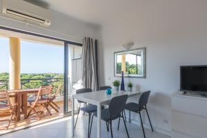Modern Top Floor Apartment 60m2 - Balcony with Pool & Sea View - Vilamoura